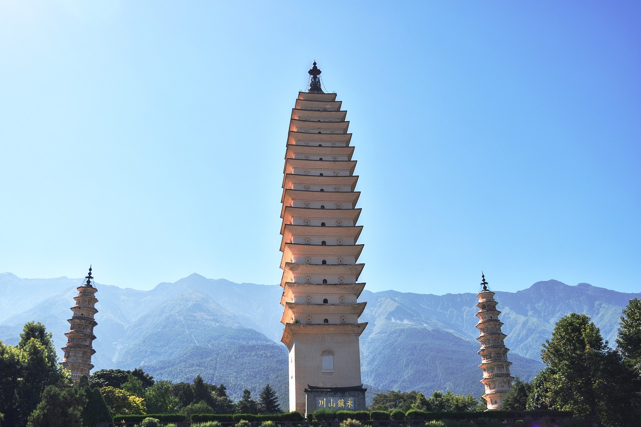 崇圣寺三塔 · The Three Pagodas