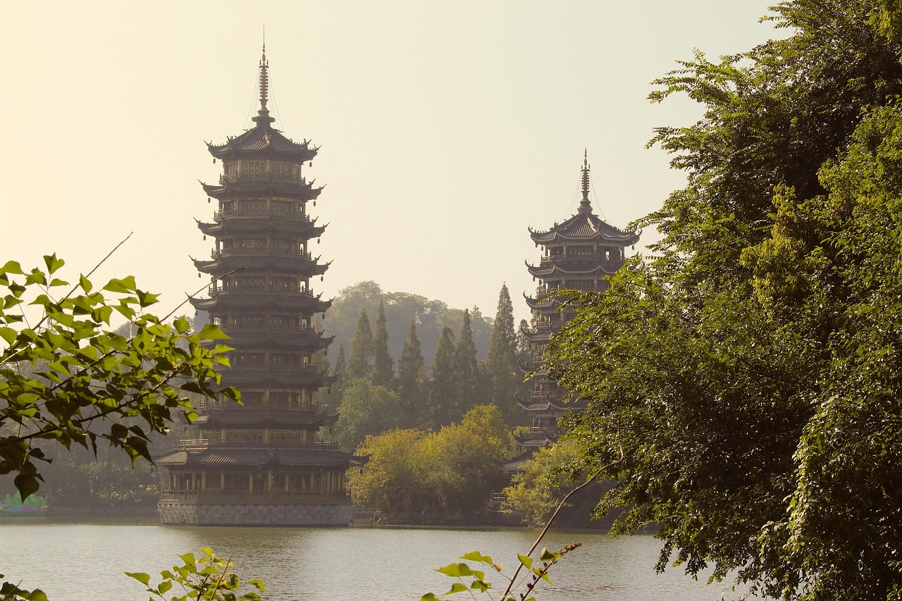 日月双塔 · Sun & Moon Pagodas