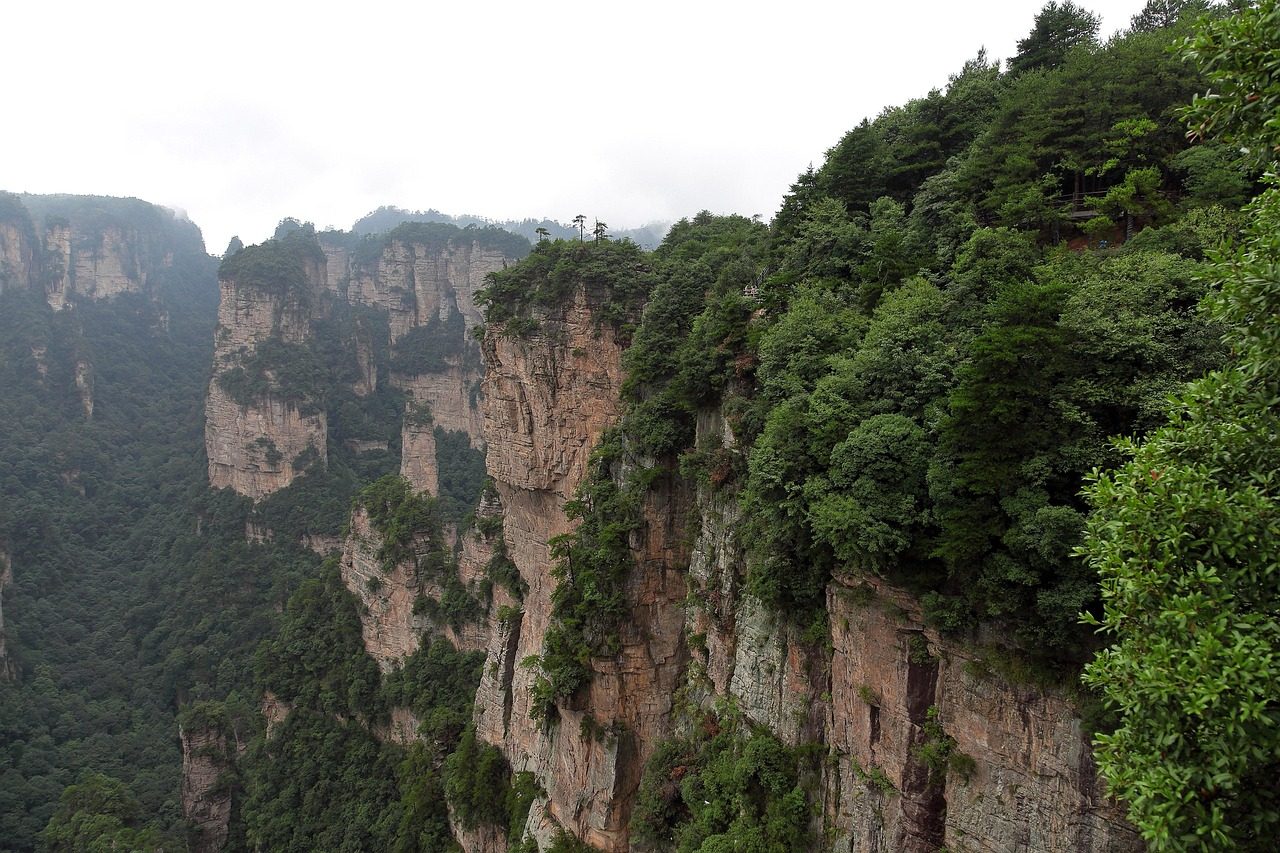 峡谷崖壁 · Canyon Cliffs