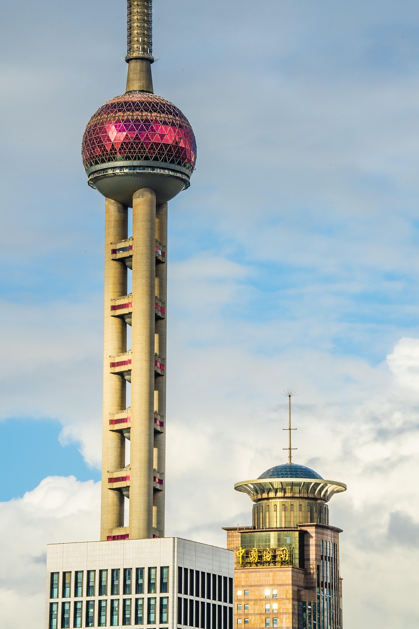 东方明珠 · Oriental Pearl Tower